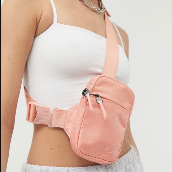 nike essentials sling pack